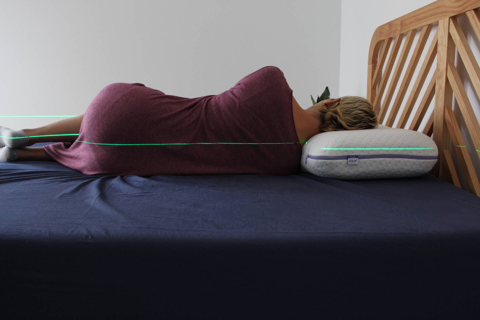 Mit vier Lagen war das Kissen zu hoch für unsere gut gebaute Testperson mit schmalen Schultern. Foto: © Sleep Hero